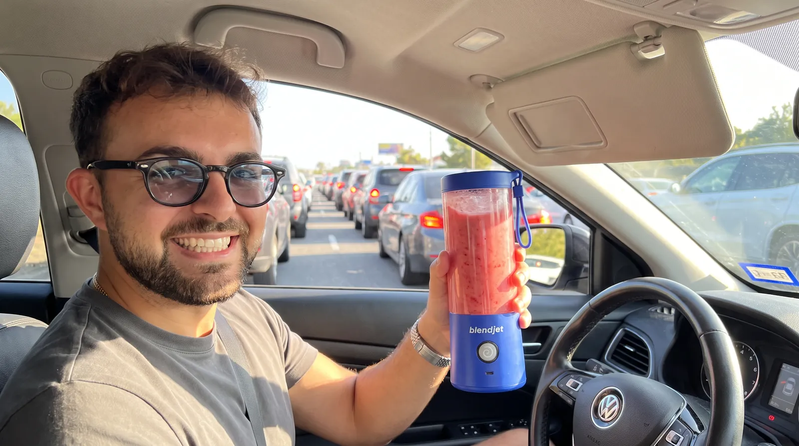 Max Schipilliti con il prodotto di BlendJet
