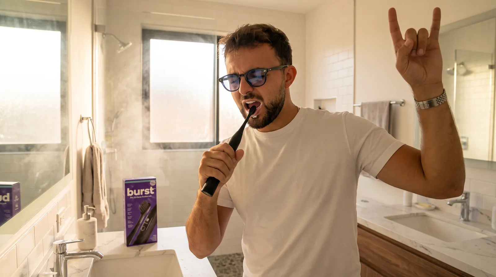 Max Schipilliti con il prodotto di BURST