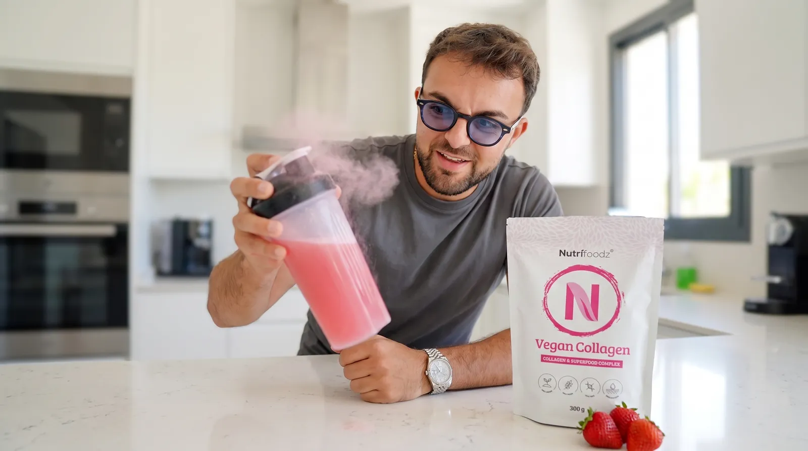 Max Schipilliti con il prodotto di Nutrifoodz