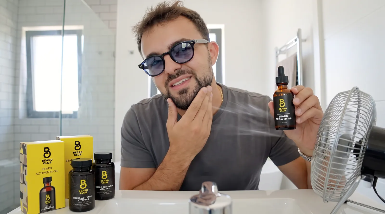 Max Schipilliti con il prodotto di The Beard Club